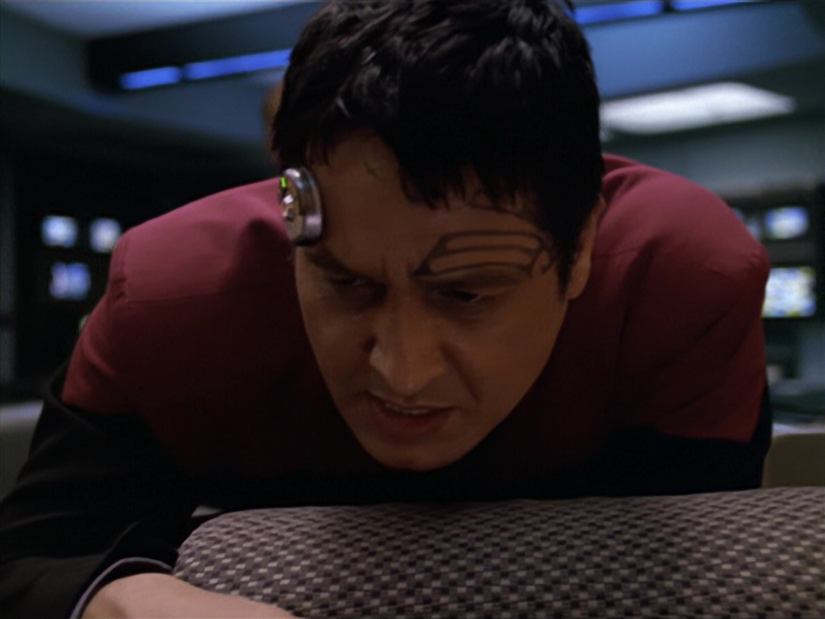 extant_StarTrek_VOY_5x19-TheFight_00249.jpg