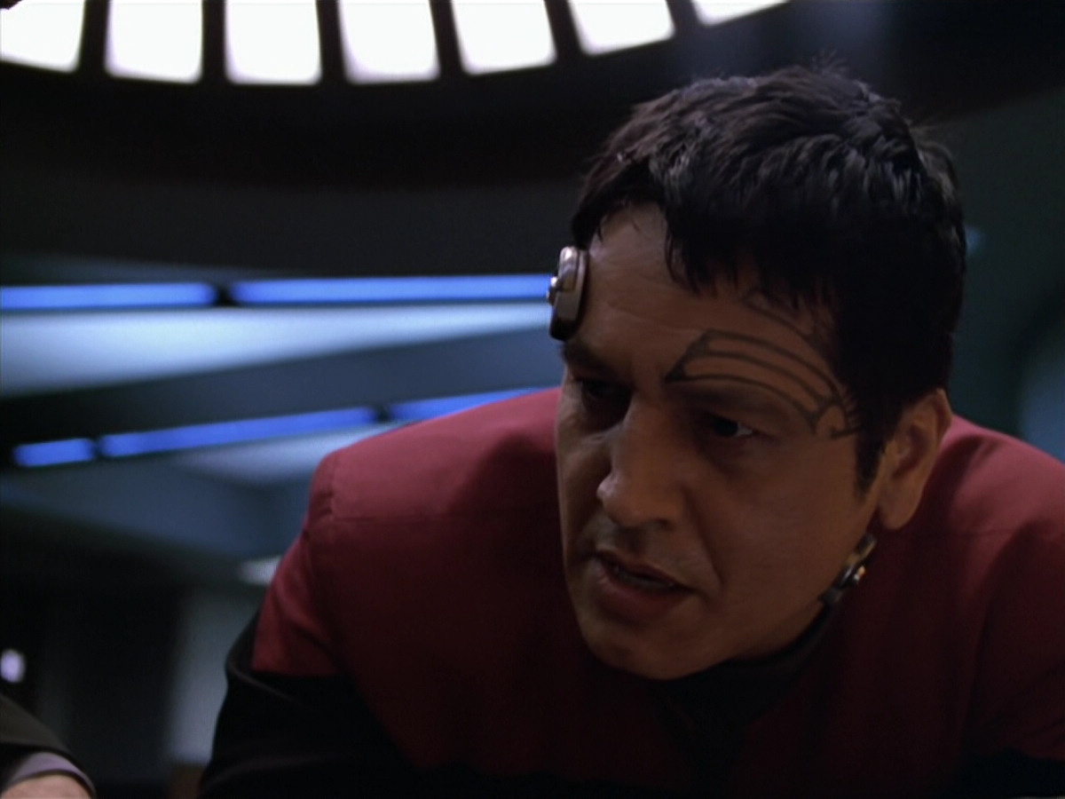 extant_StarTrek_VOY_5x19-TheFight_00336.jpg
