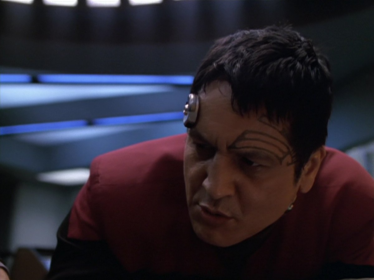 extant_StarTrek_VOY_5x19-TheFight_00337.jpg