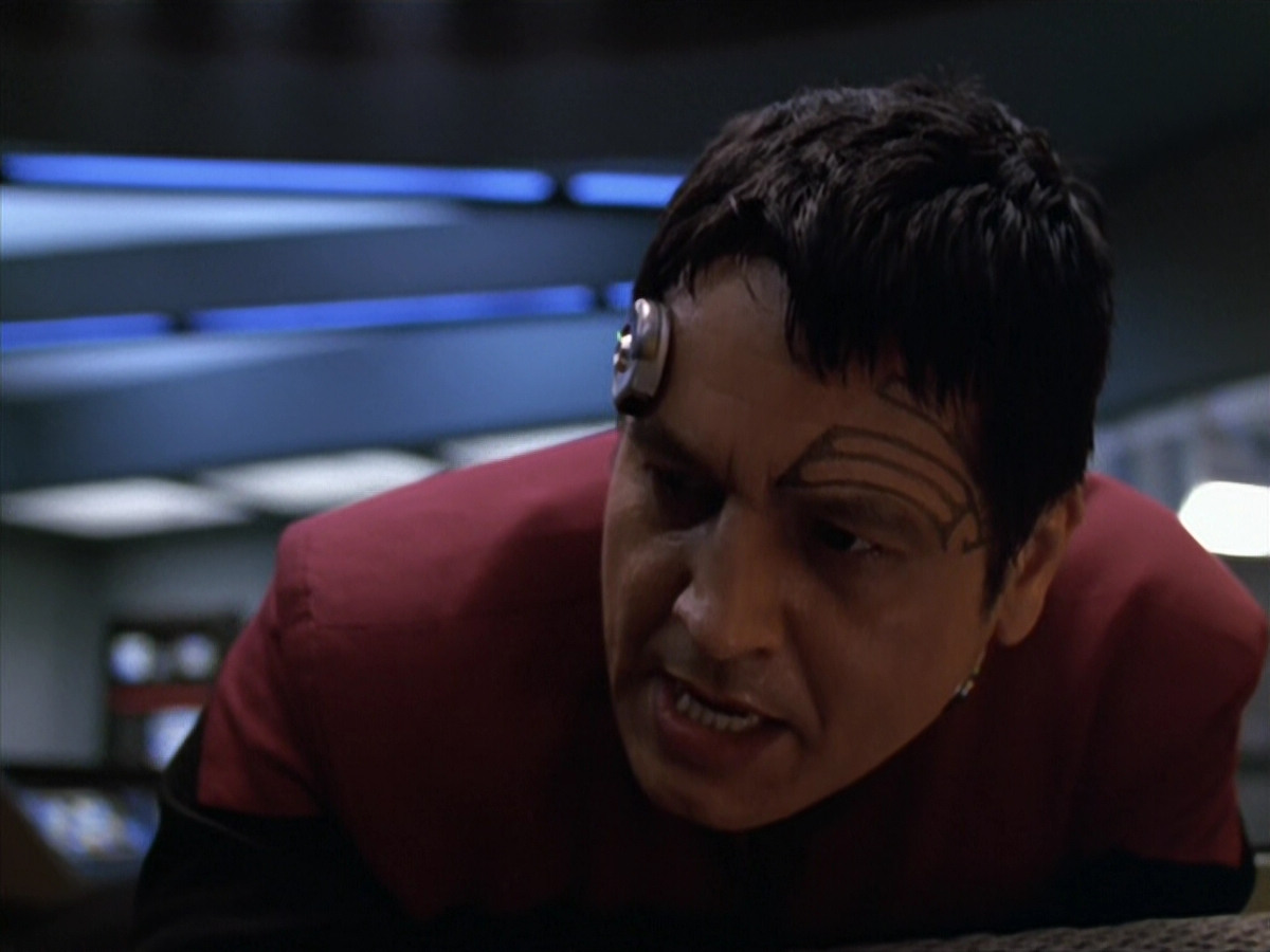 extant_StarTrek_VOY_5x19-TheFight_00338.jpg