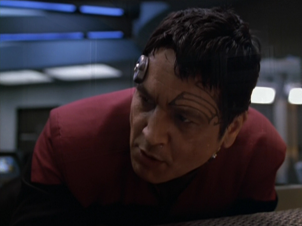 extant_StarTrek_VOY_5x19-TheFight_00340.jpg