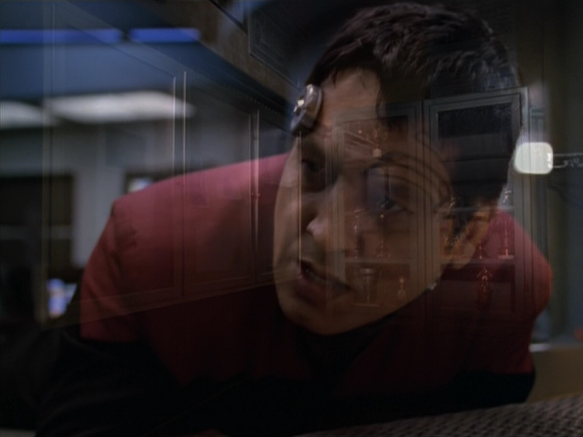 extant_StarTrek_VOY_5x19-TheFight_00341.jpg
