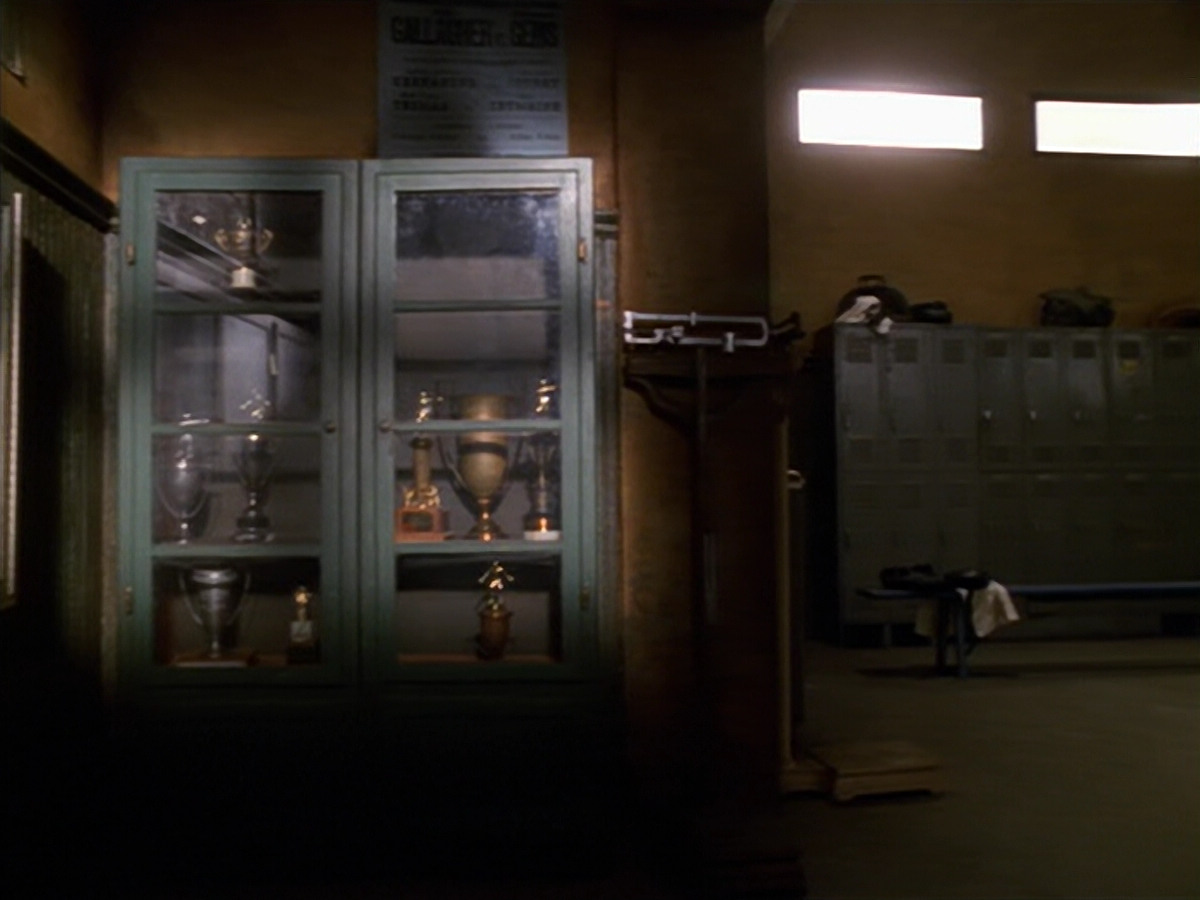 extant_StarTrek_VOY_5x19-TheFight_00348.jpg