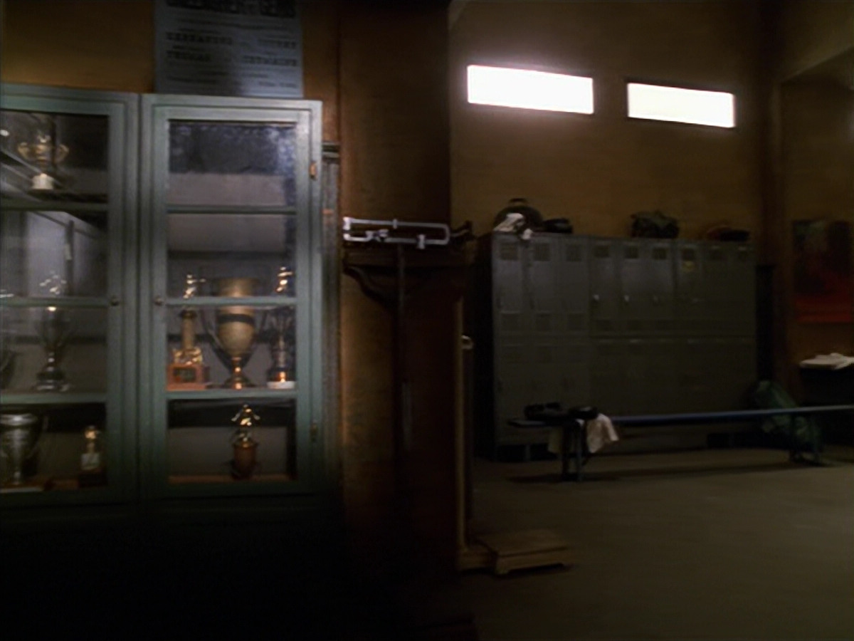 extant_StarTrek_VOY_5x19-TheFight_00349.jpg