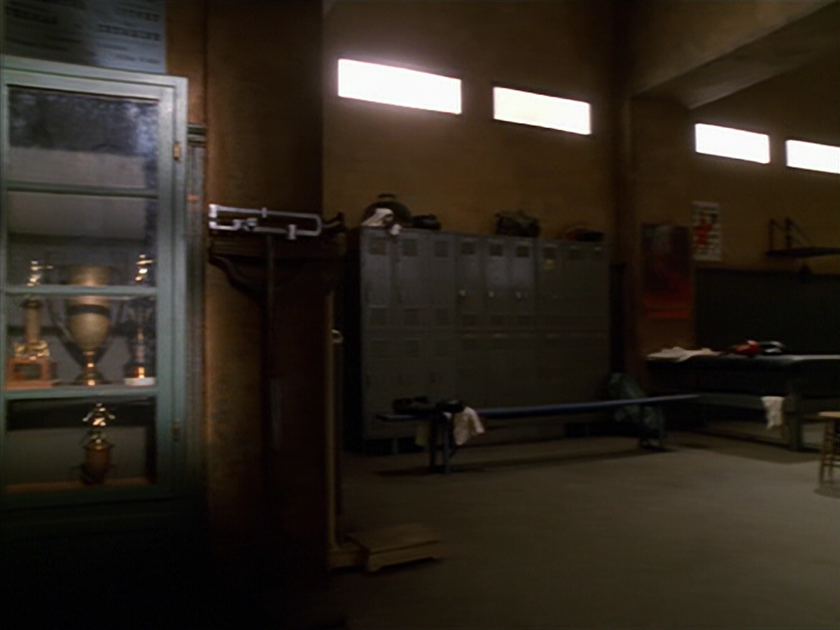 extant_StarTrek_VOY_5x19-TheFight_00350.jpg