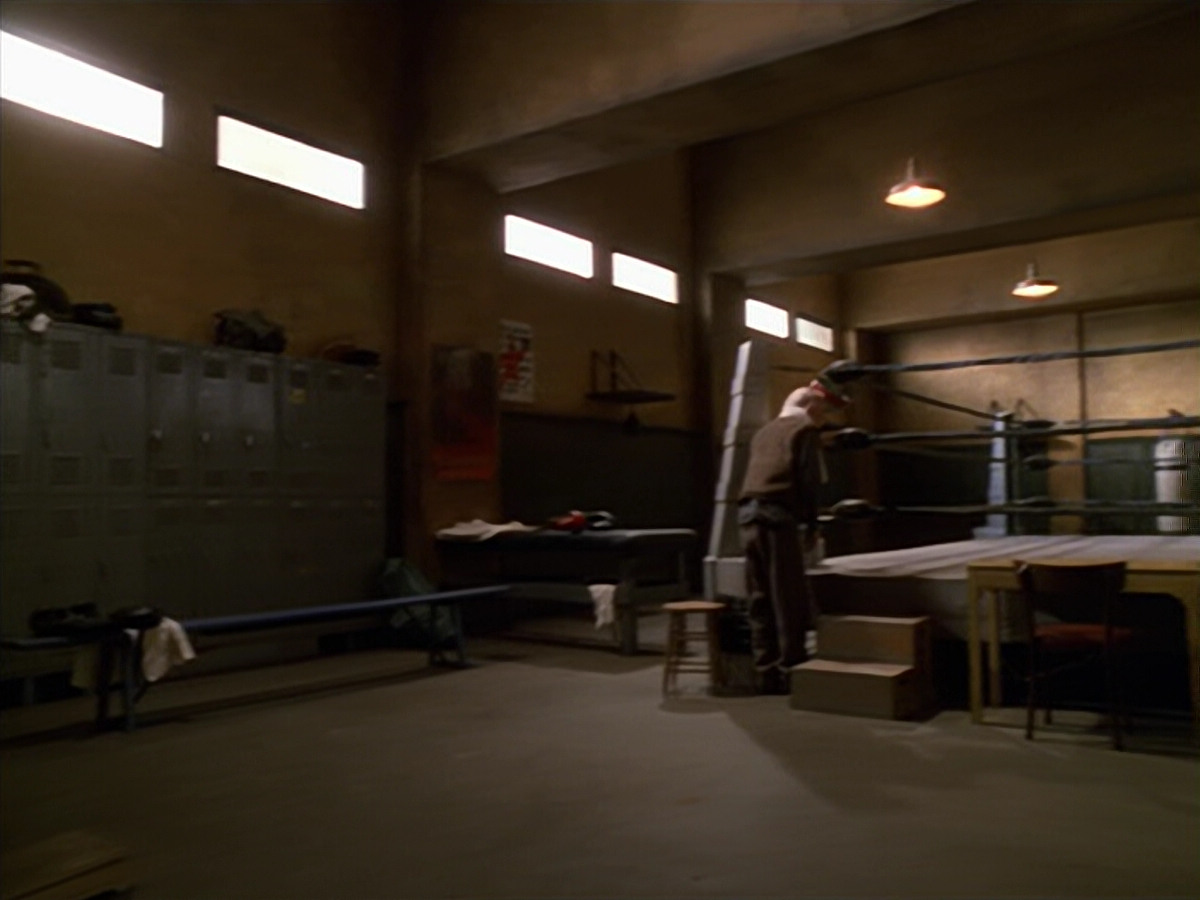 extant_StarTrek_VOY_5x19-TheFight_00353.jpg