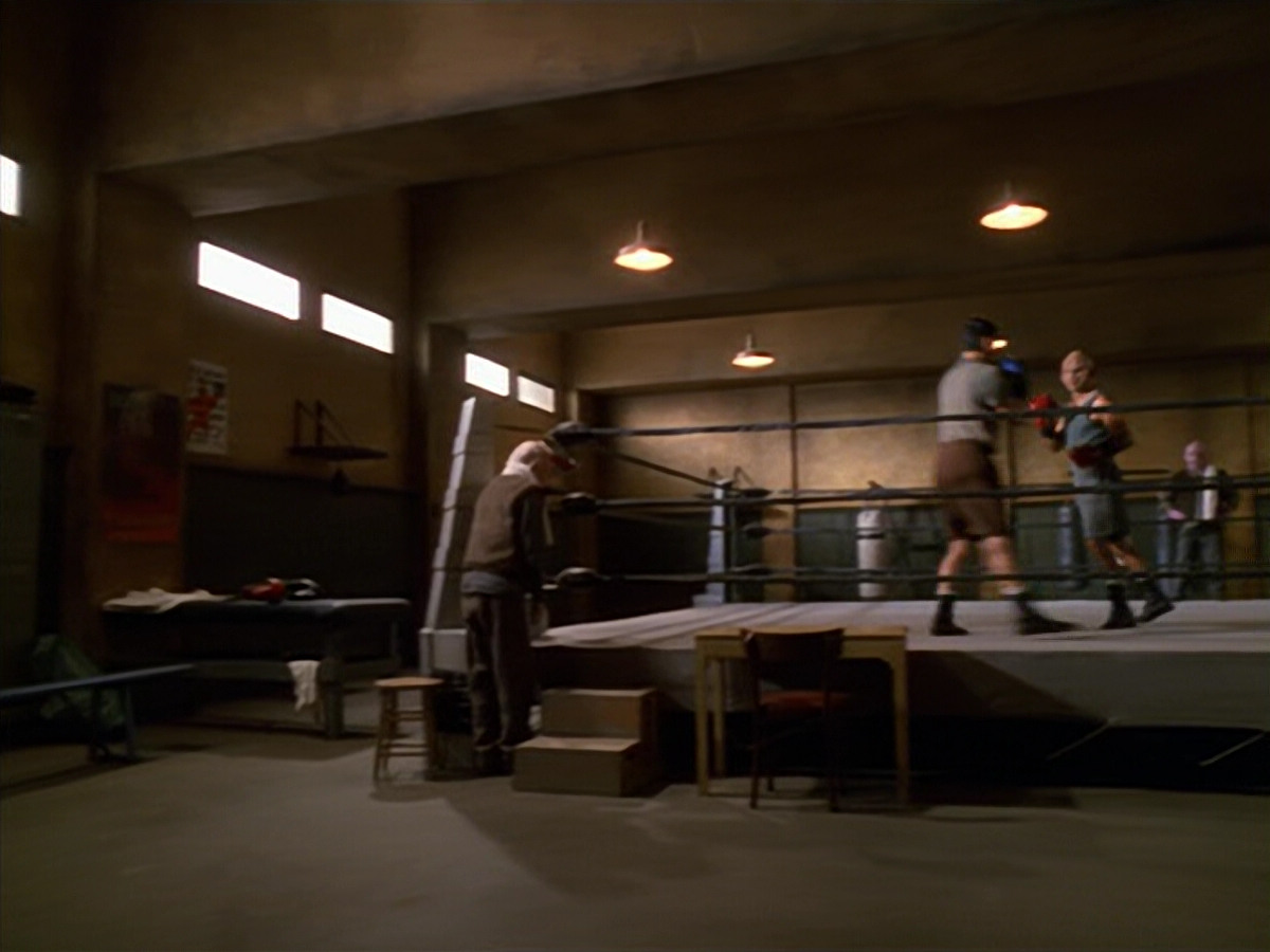 extant_StarTrek_VOY_5x19-TheFight_00355.jpg
