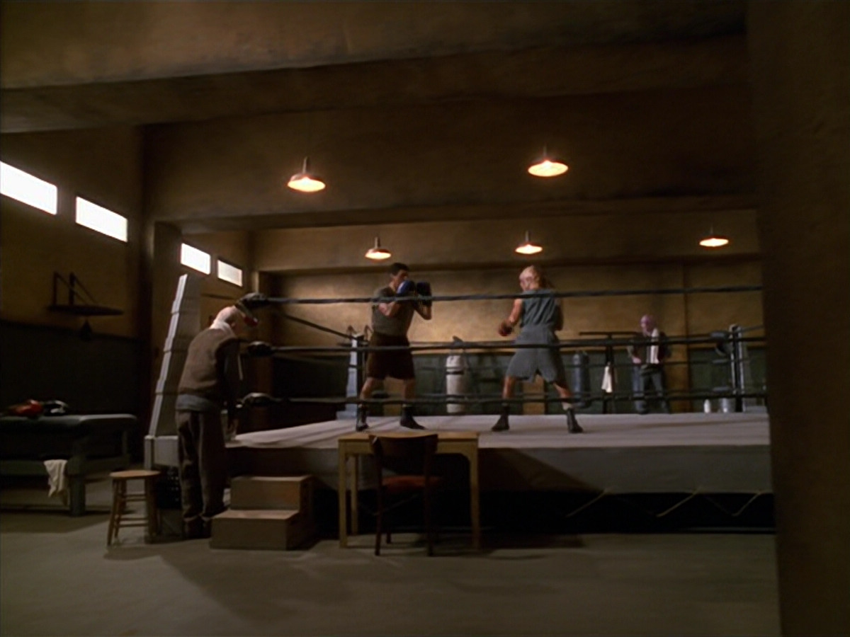 extant_StarTrek_VOY_5x19-TheFight_00357.jpg