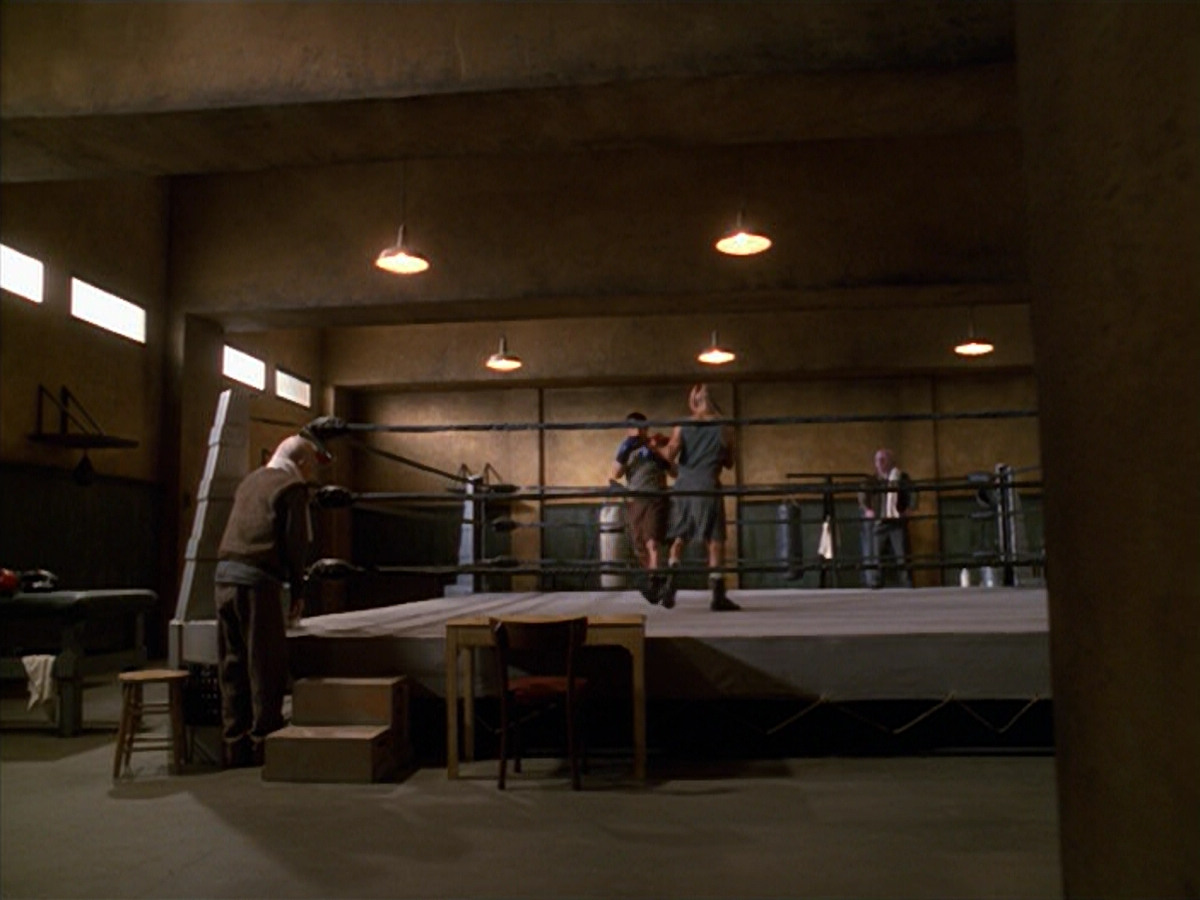 extant_StarTrek_VOY_5x19-TheFight_00359.jpg