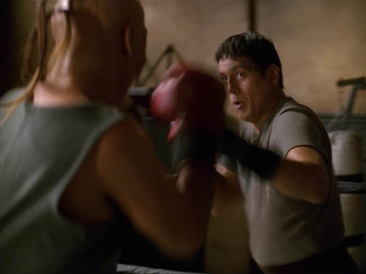 extant_StarTrek_VOY_5x19-TheFight_00362.jpg