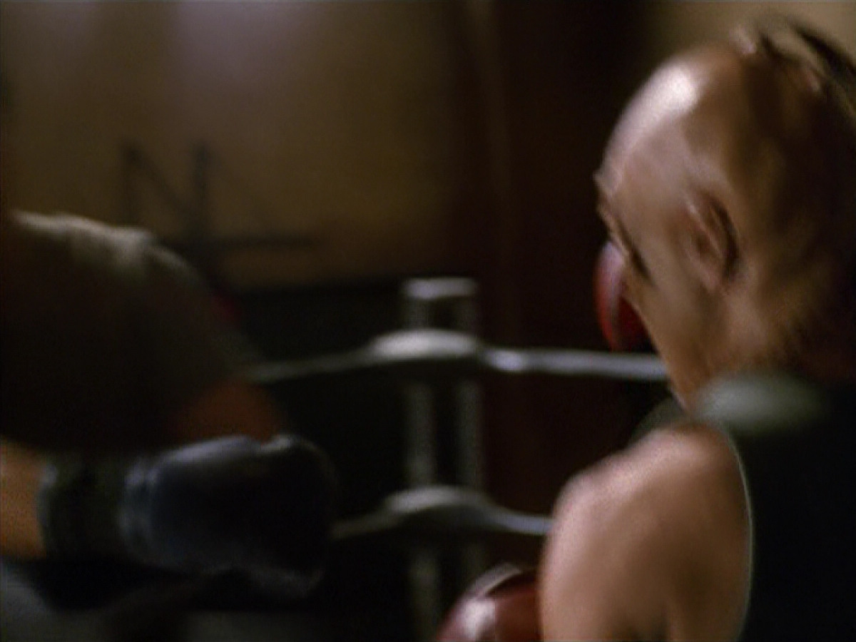 extant_StarTrek_VOY_5x19-TheFight_00365.jpg