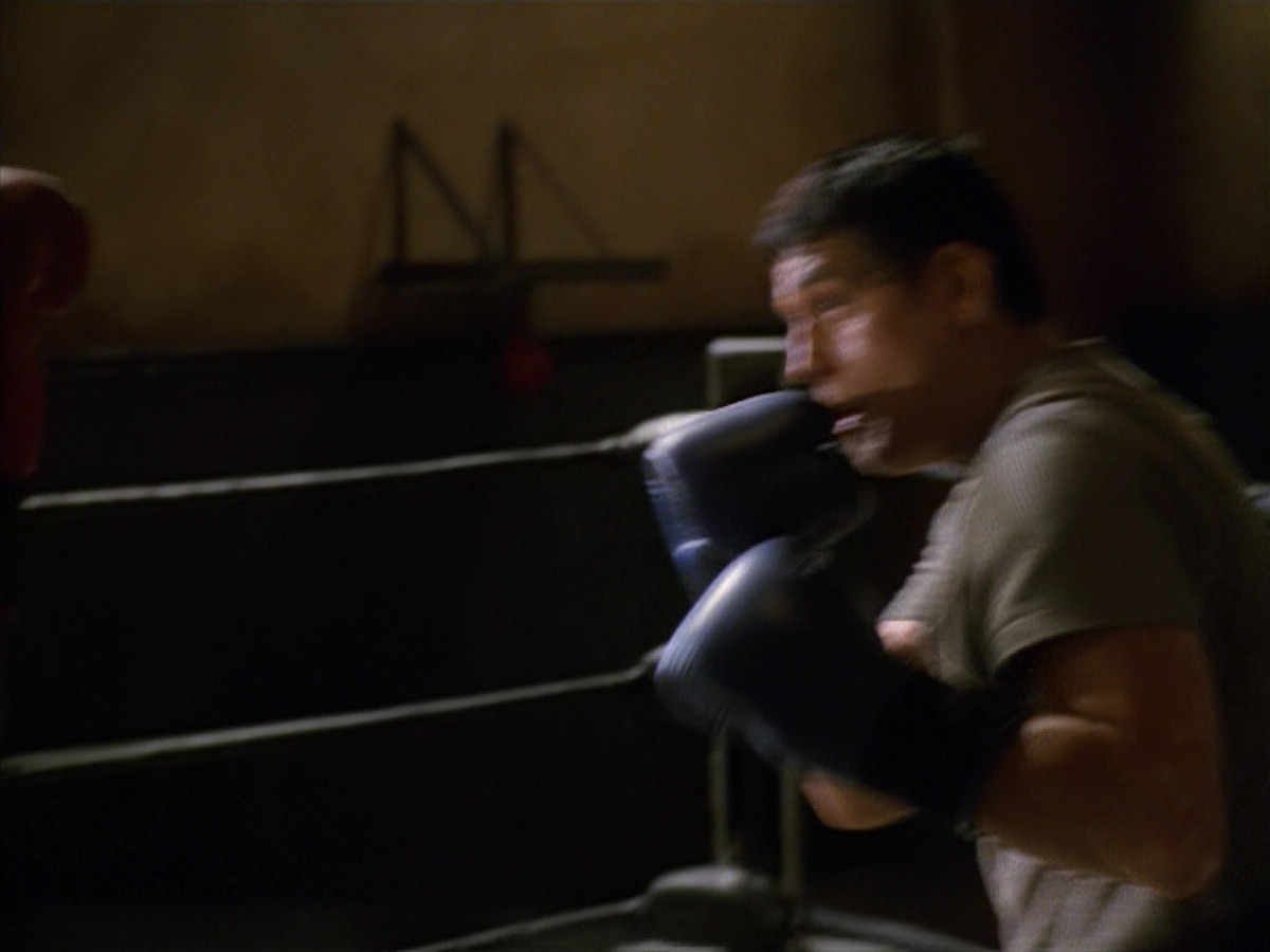 extant_StarTrek_VOY_5x19-TheFight_00382.jpg