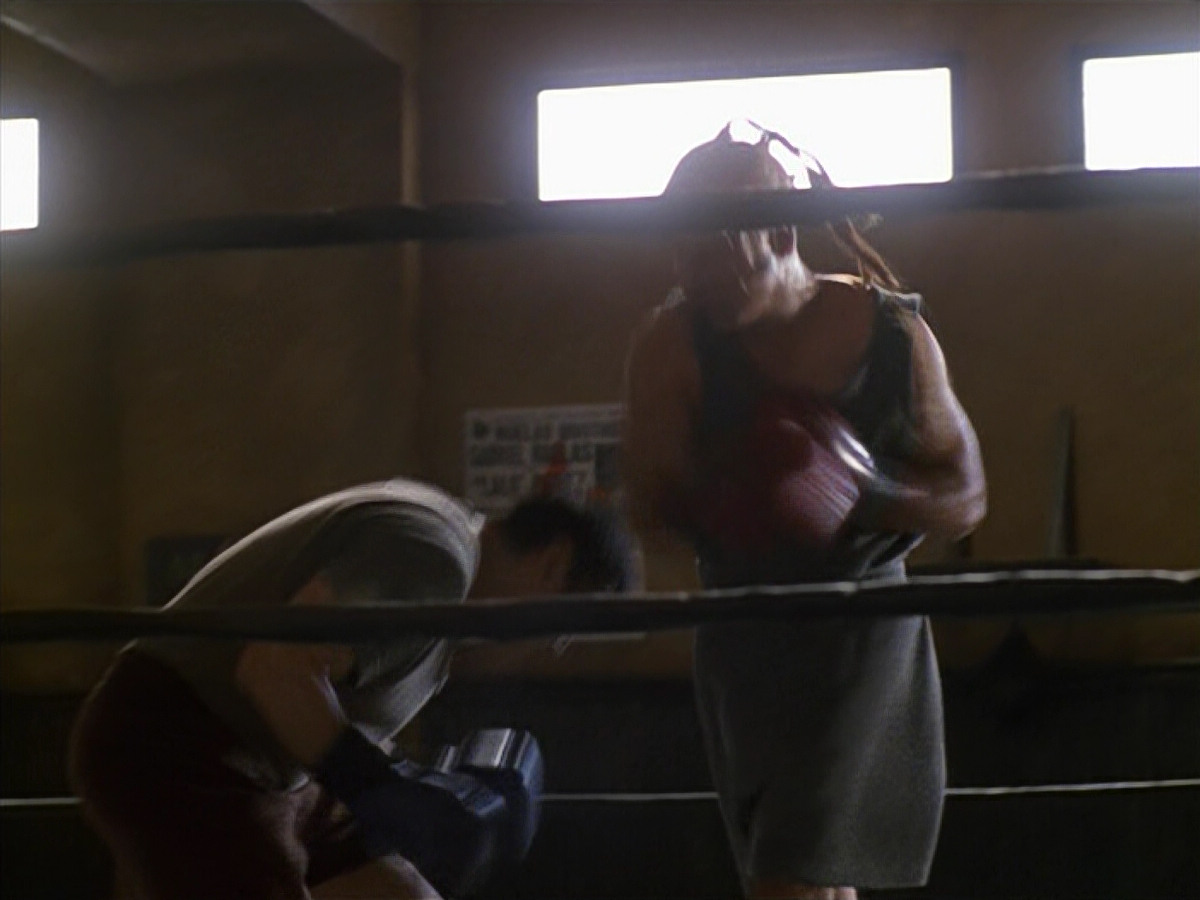 extant_StarTrek_VOY_5x19-TheFight_00386.jpg
