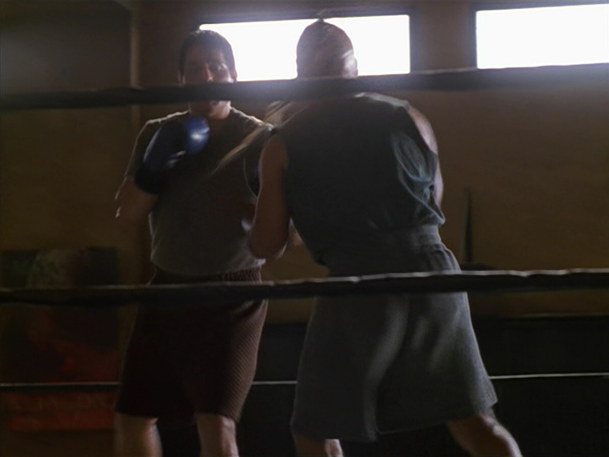 extant_StarTrek_VOY_5x19-TheFight_00387.jpg