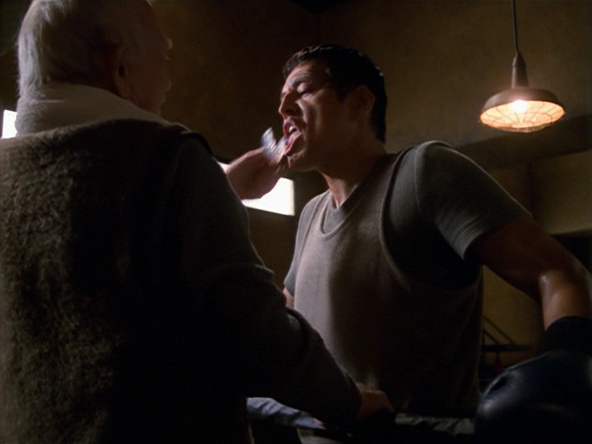 extant_StarTrek_VOY_5x19-TheFight_00393.jpg