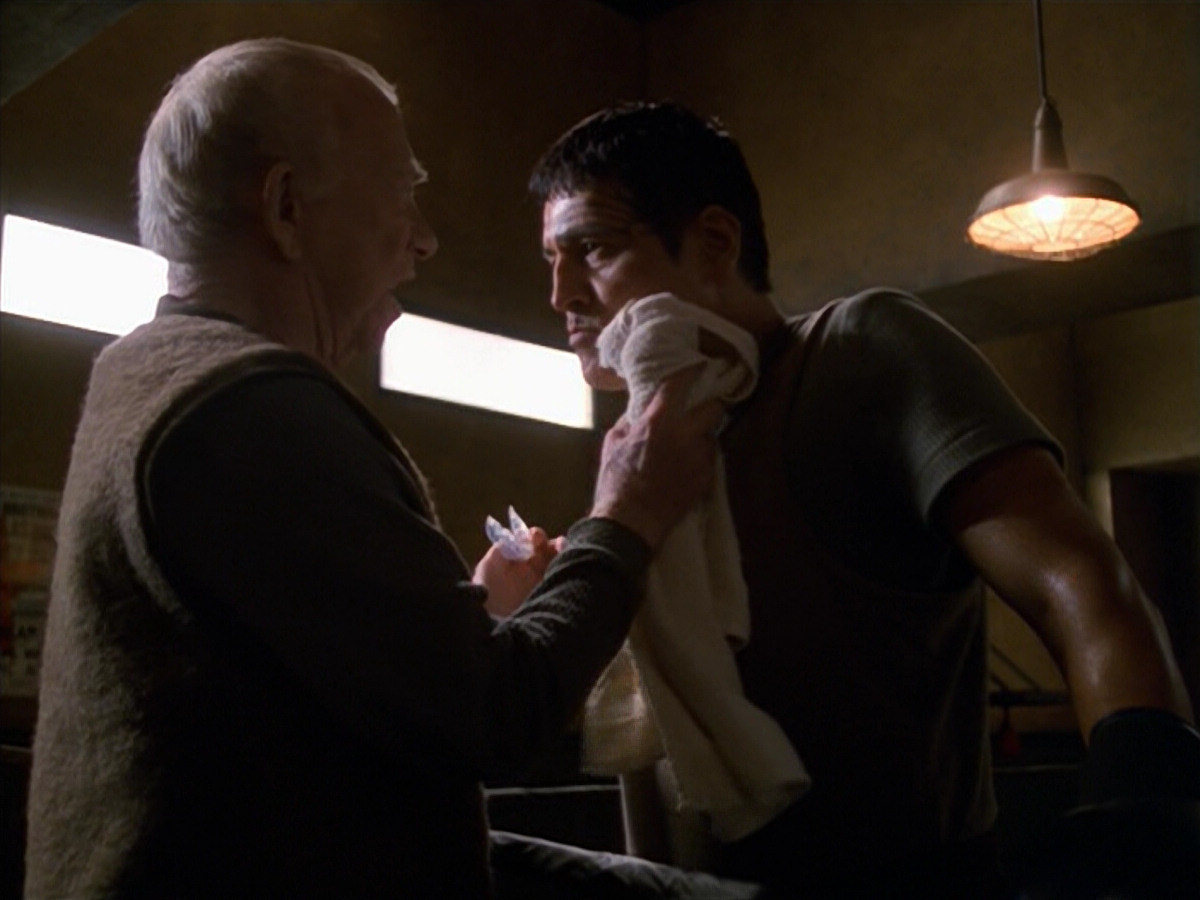 extant_StarTrek_VOY_5x19-TheFight_00396.jpg
