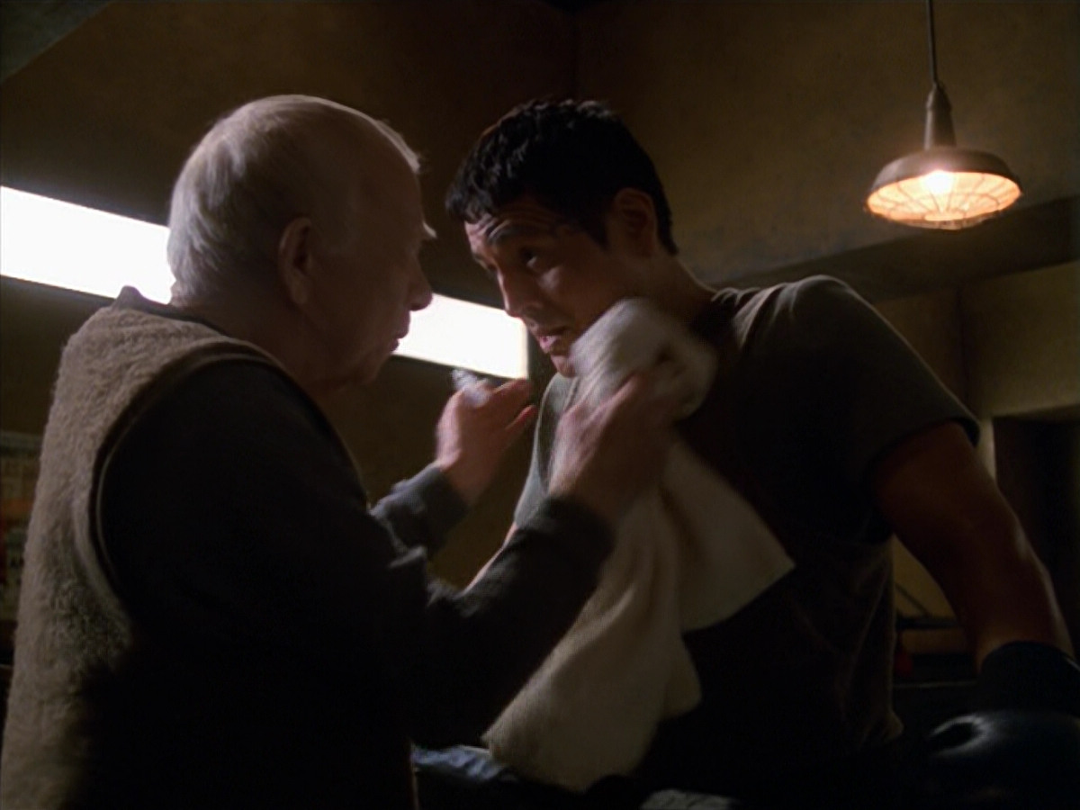 extant_StarTrek_VOY_5x19-TheFight_00399.jpg