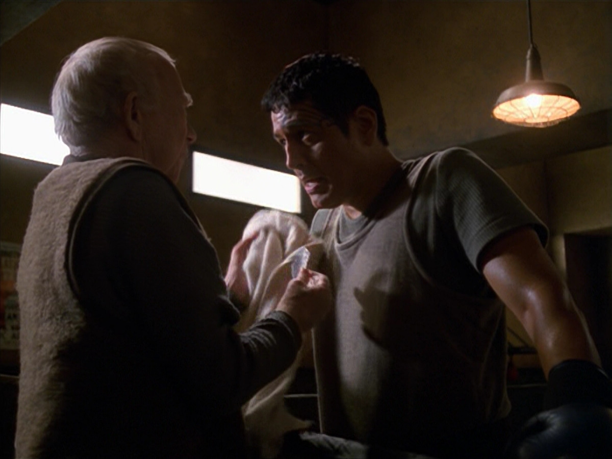extant_StarTrek_VOY_5x19-TheFight_00402.jpg