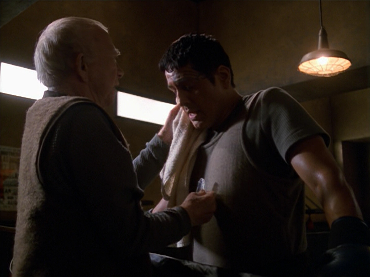 extant_StarTrek_VOY_5x19-TheFight_00403.jpg