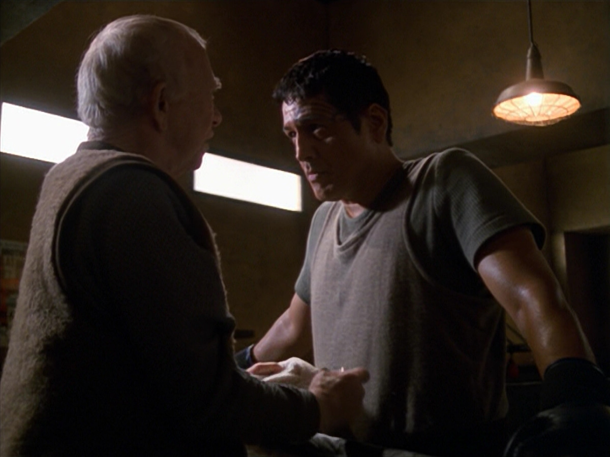 extant_StarTrek_VOY_5x19-TheFight_00407.jpg