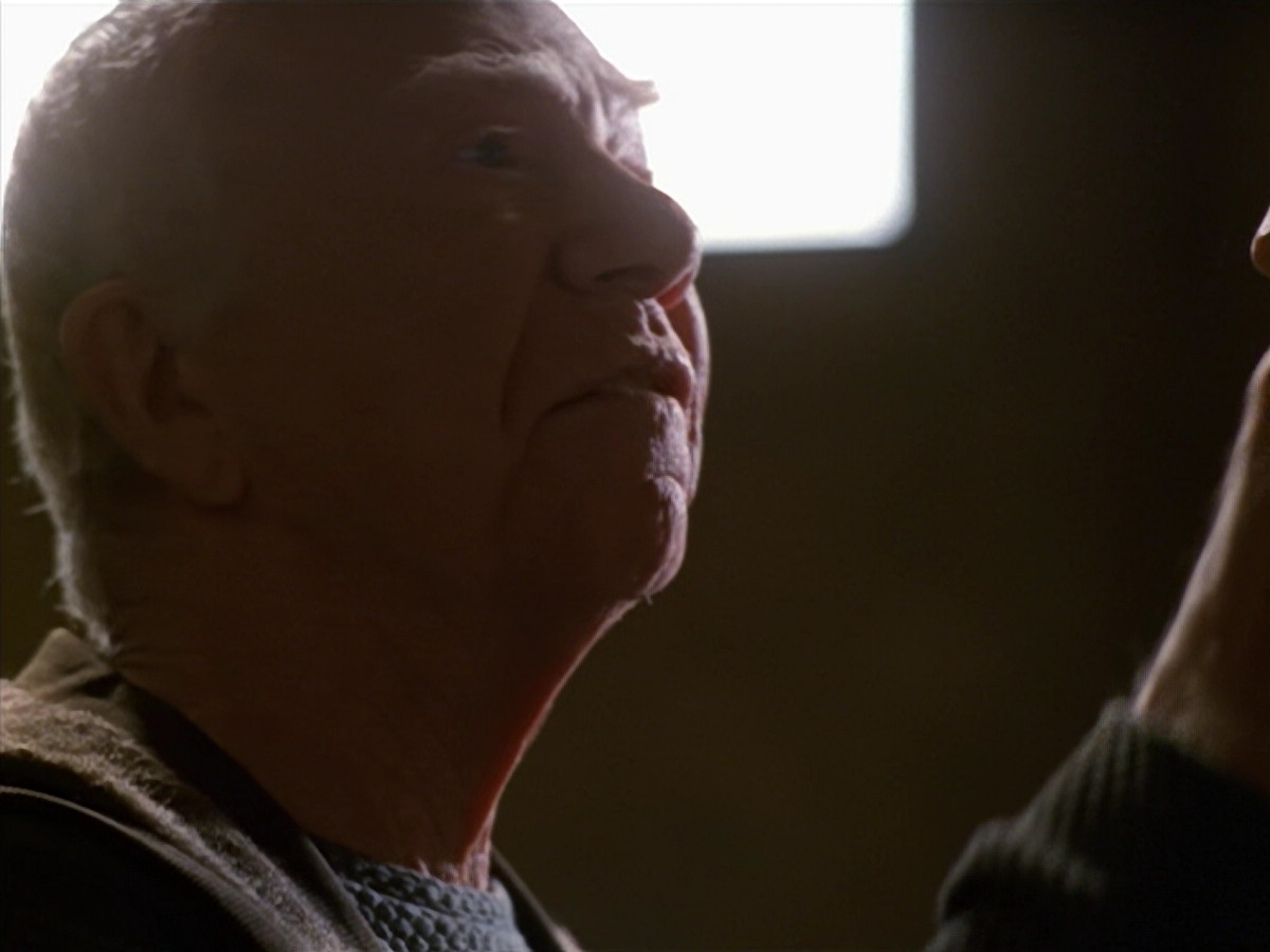 extant_StarTrek_VOY_5x19-TheFight_00411.jpg