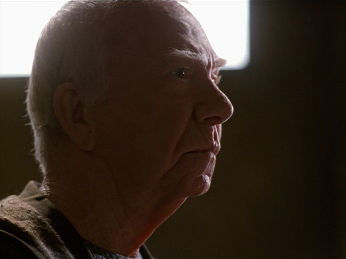 extant_StarTrek_VOY_5x19-TheFight_00416.jpg