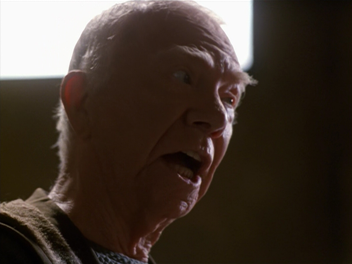 extant_StarTrek_VOY_5x19-TheFight_00417.jpg