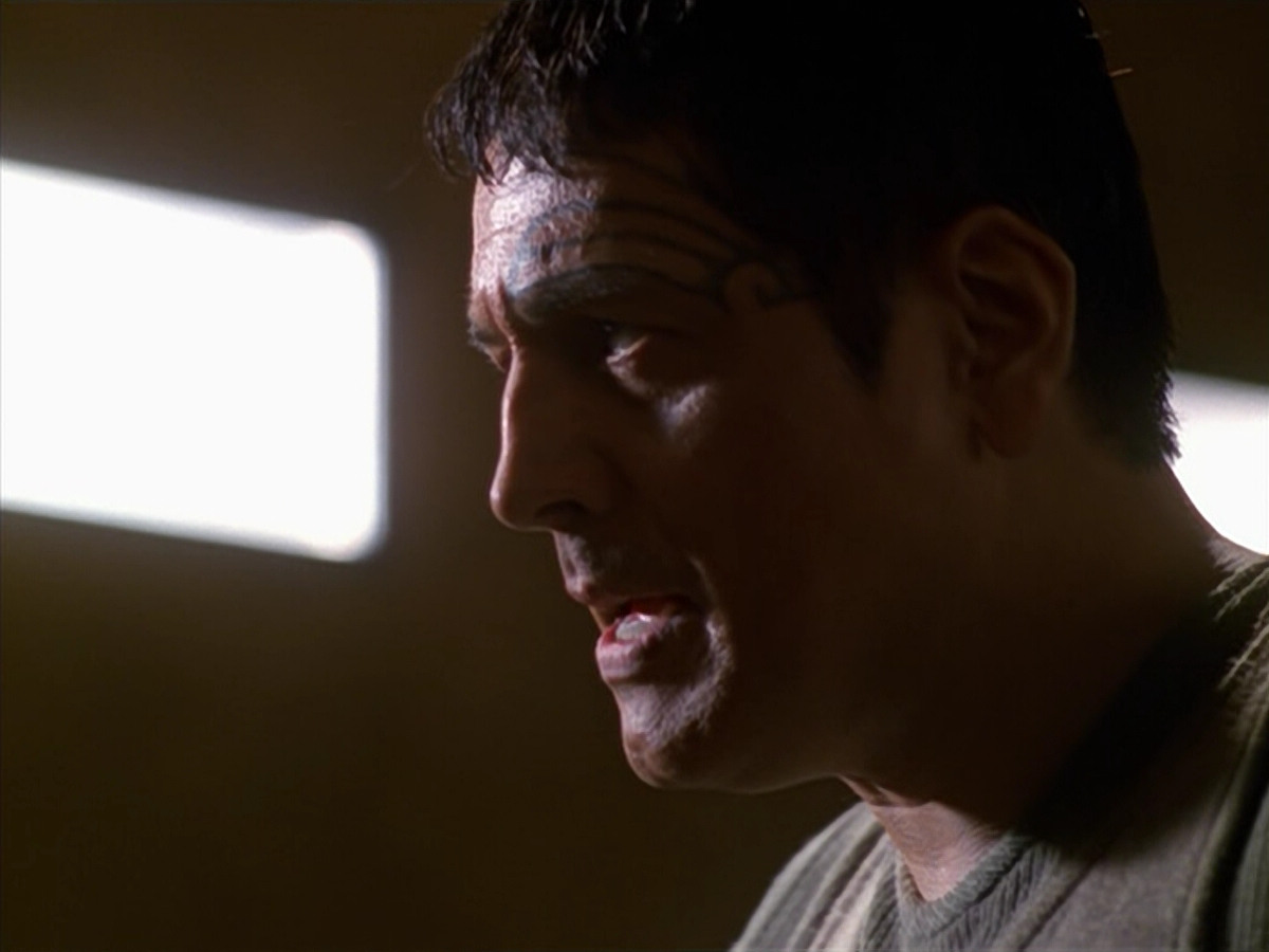 extant_StarTrek_VOY_5x19-TheFight_00421.jpg