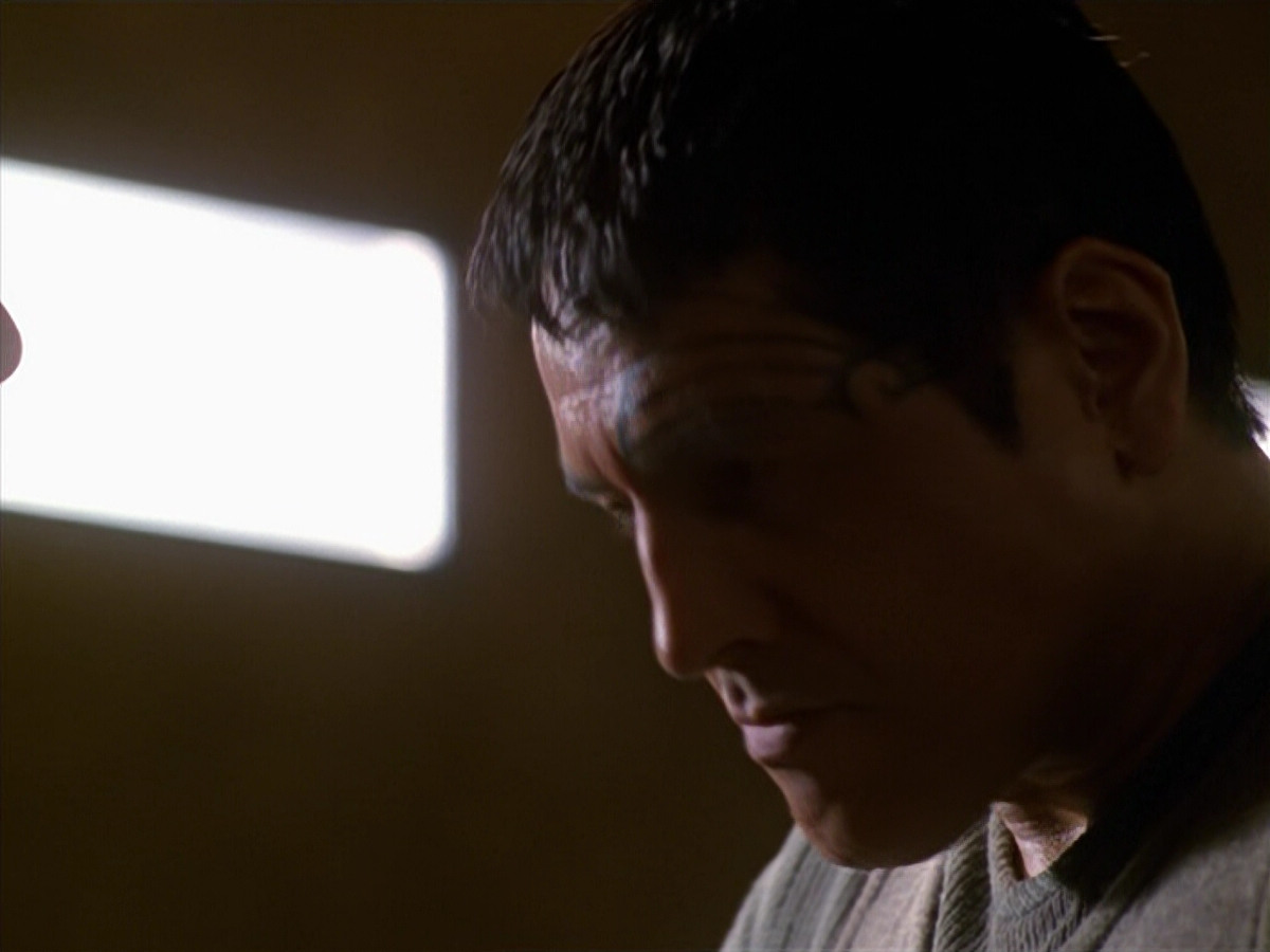 extant_StarTrek_VOY_5x19-TheFight_00434.jpg