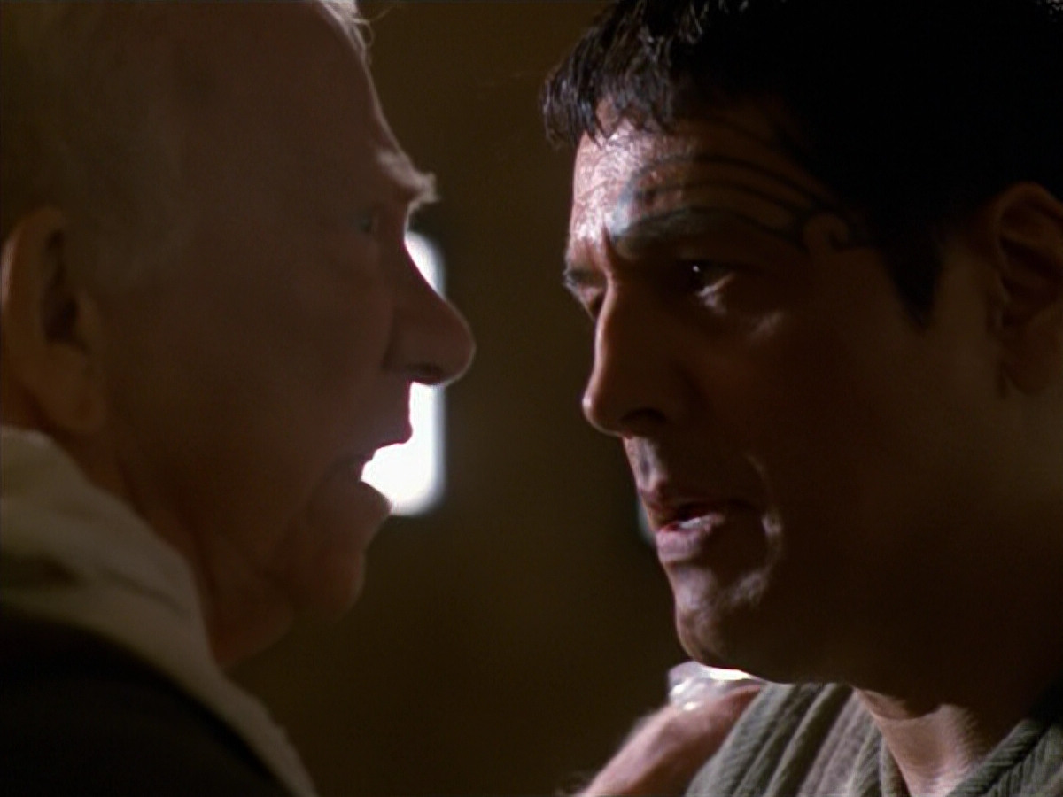 extant_StarTrek_VOY_5x19-TheFight_00439.jpg