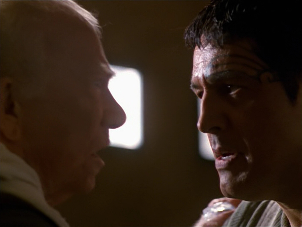 extant_StarTrek_VOY_5x19-TheFight_00440.jpg