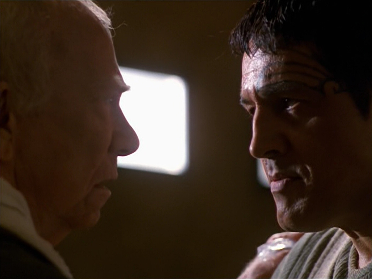 extant_StarTrek_VOY_5x19-TheFight_00441.jpg