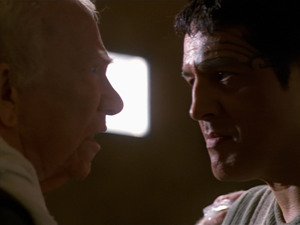 extant_StarTrek_VOY_5x19-TheFight_00443.jpg