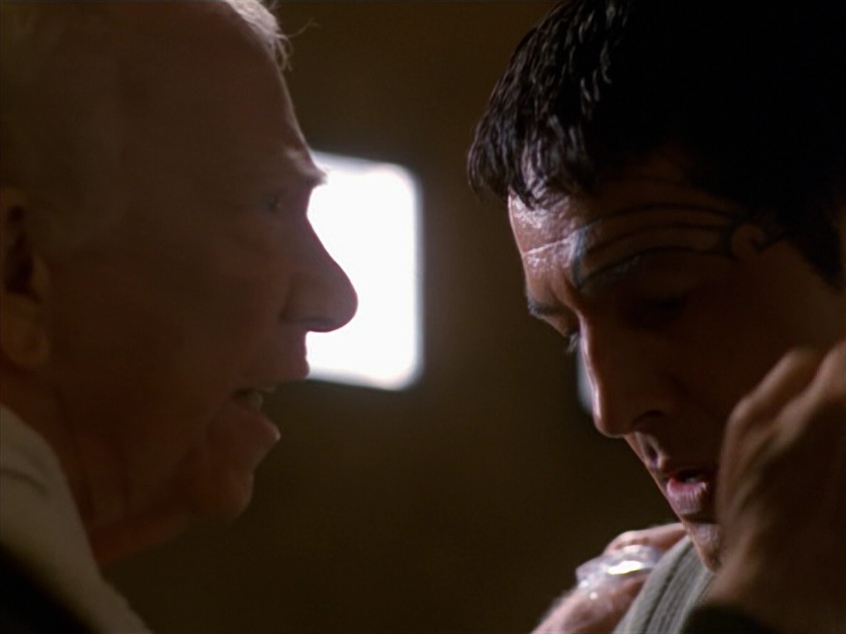 extant_StarTrek_VOY_5x19-TheFight_00447.jpg