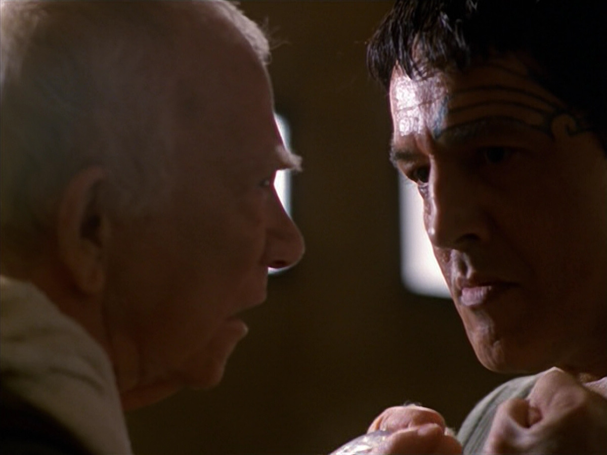 extant_StarTrek_VOY_5x19-TheFight_00454.jpg