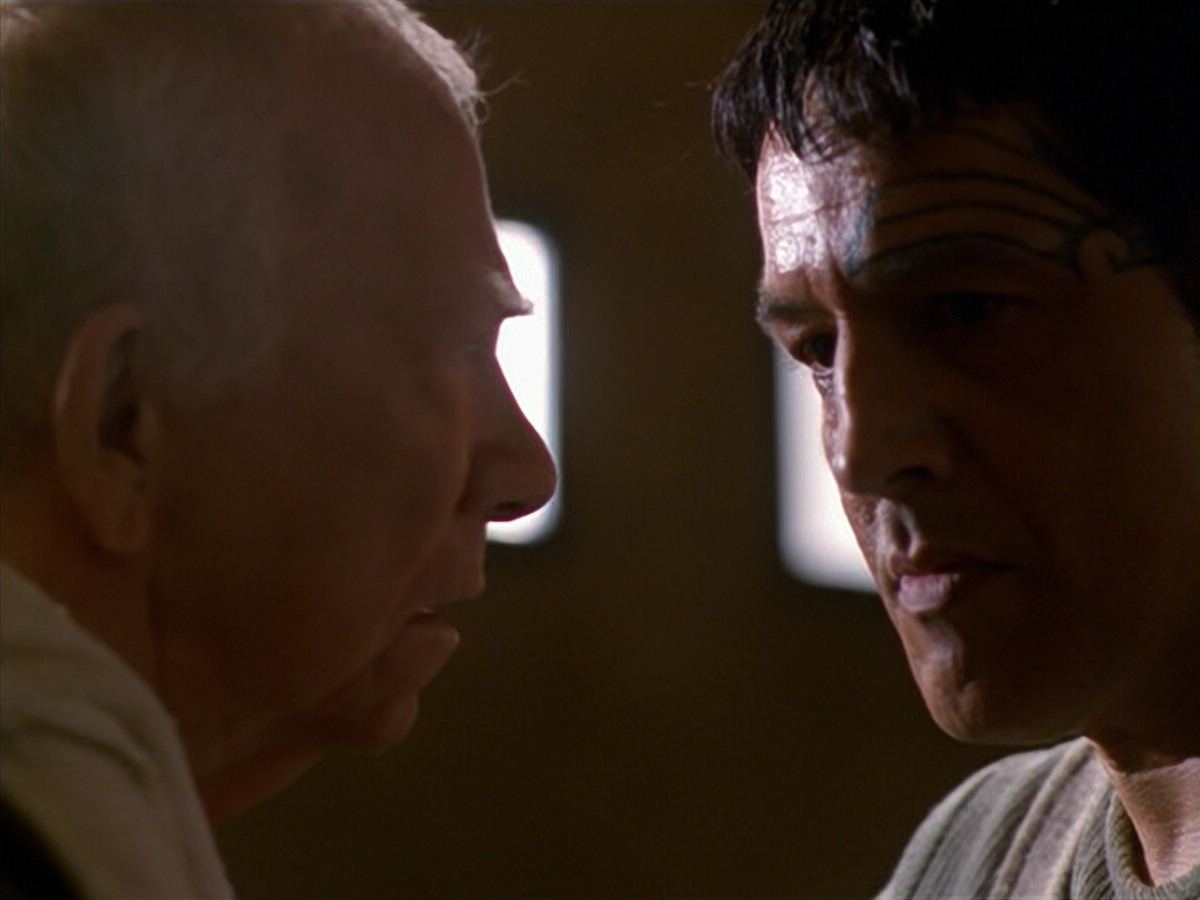 extant_StarTrek_VOY_5x19-TheFight_00455.jpg