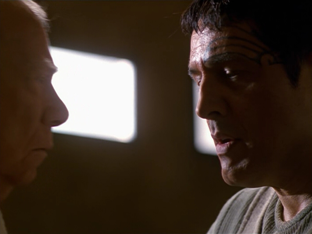 extant_StarTrek_VOY_5x19-TheFight_00460.jpg