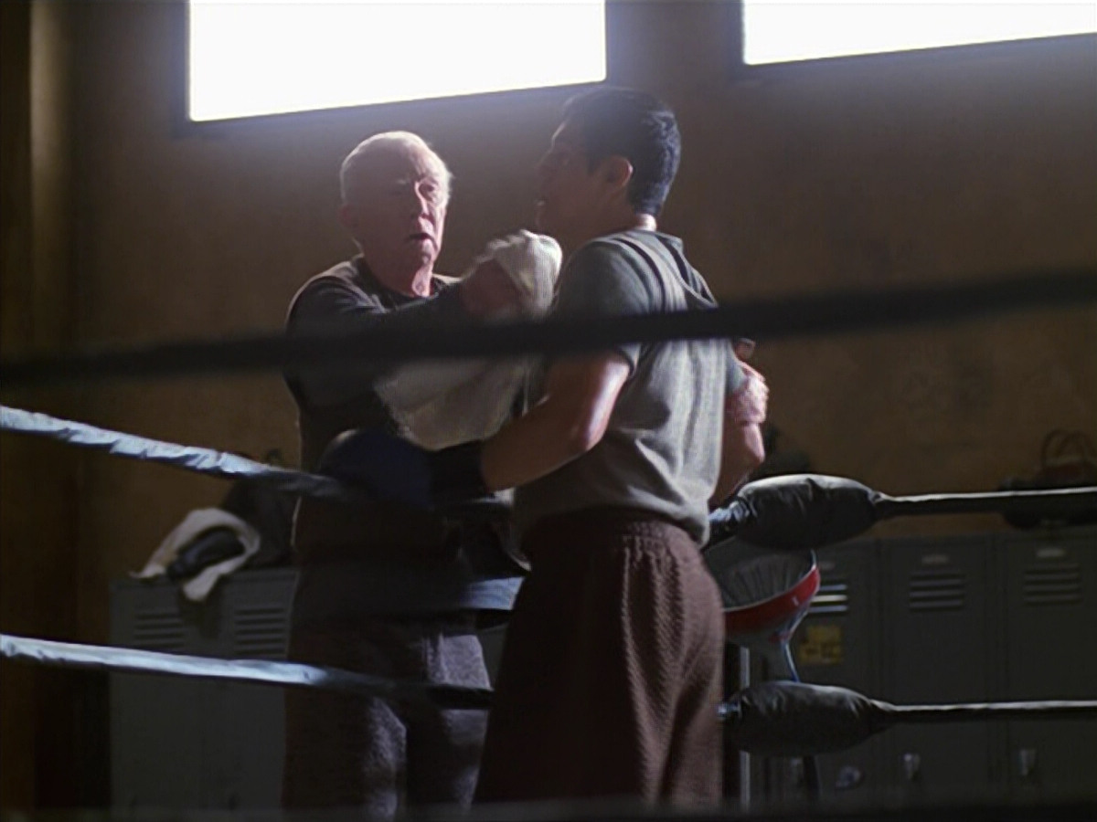 extant_StarTrek_VOY_5x19-TheFight_00463.jpg