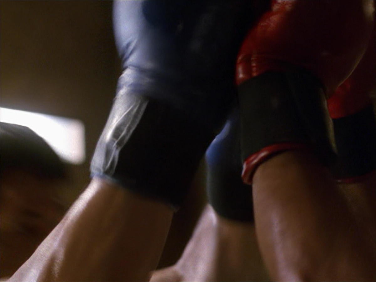extant_StarTrek_VOY_5x19-TheFight_00468.jpg