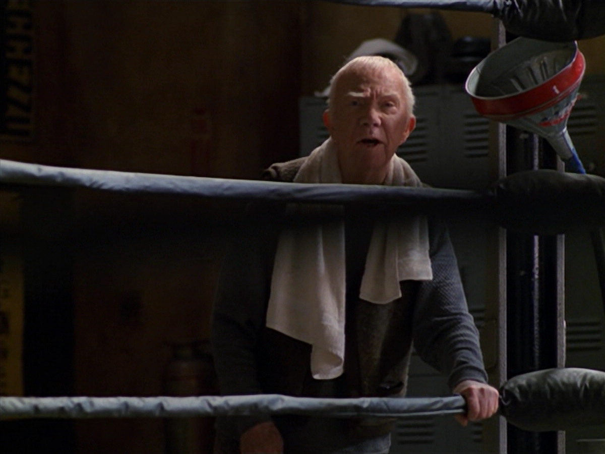 extant_StarTrek_VOY_5x19-TheFight_00472.jpg