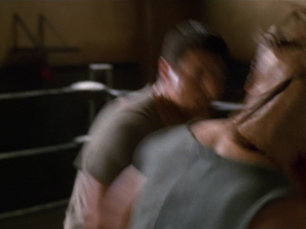 extant_StarTrek_VOY_5x19-TheFight_00474.jpg