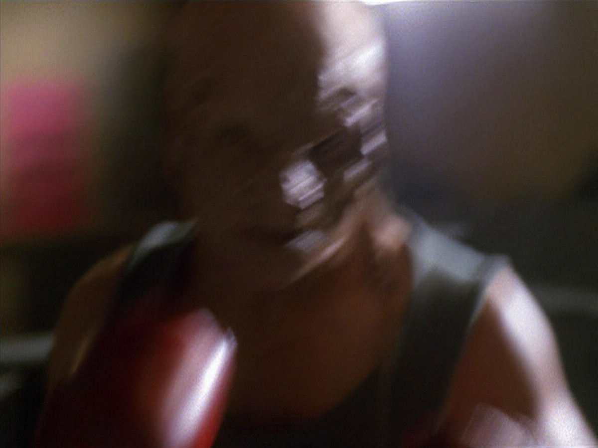 extant_StarTrek_VOY_5x19-TheFight_00477.jpg