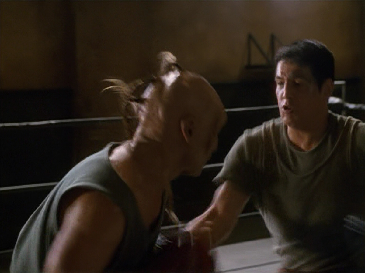 extant_StarTrek_VOY_5x19-TheFight_00491.jpg