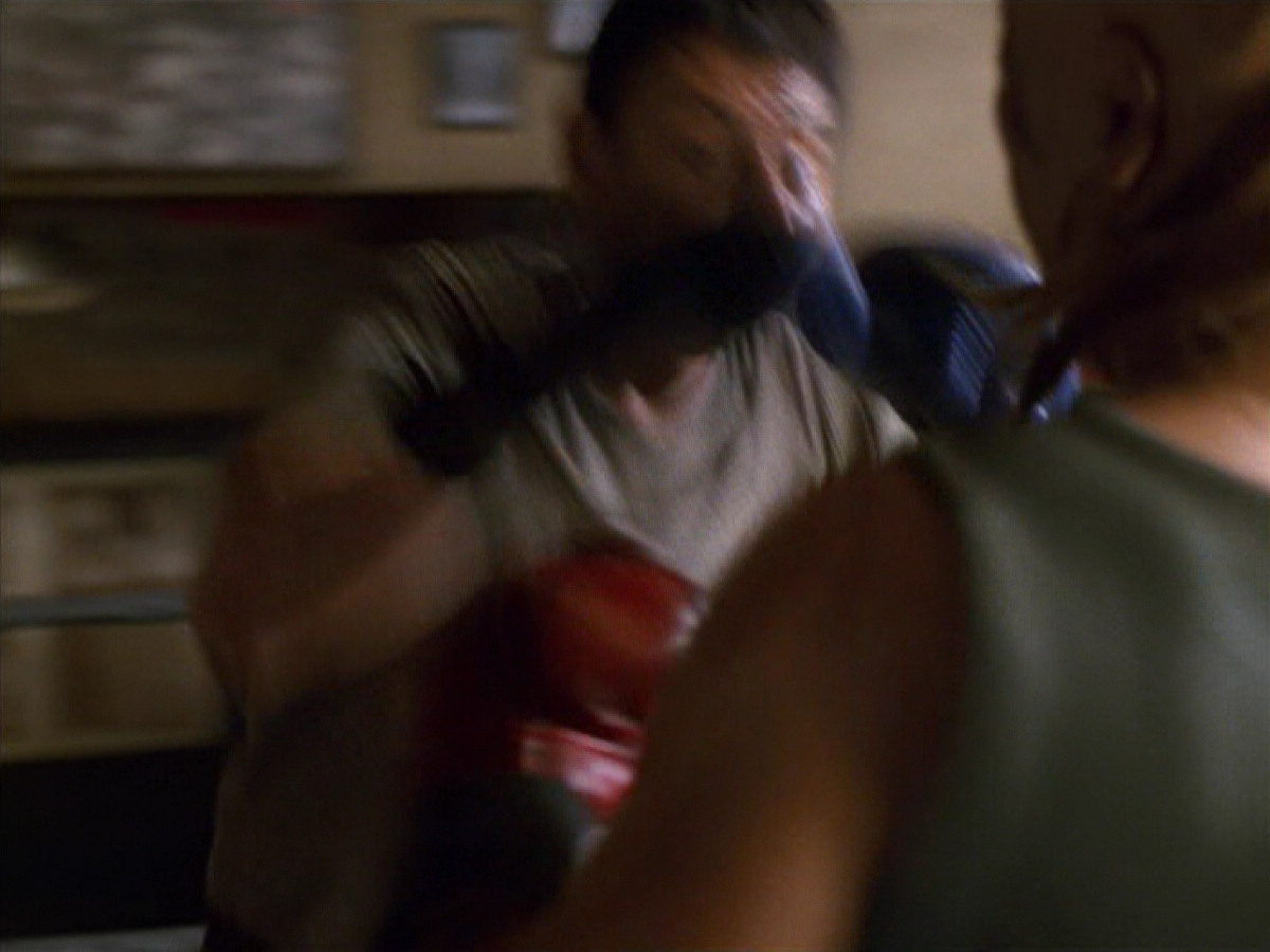extant_StarTrek_VOY_5x19-TheFight_00497.jpg