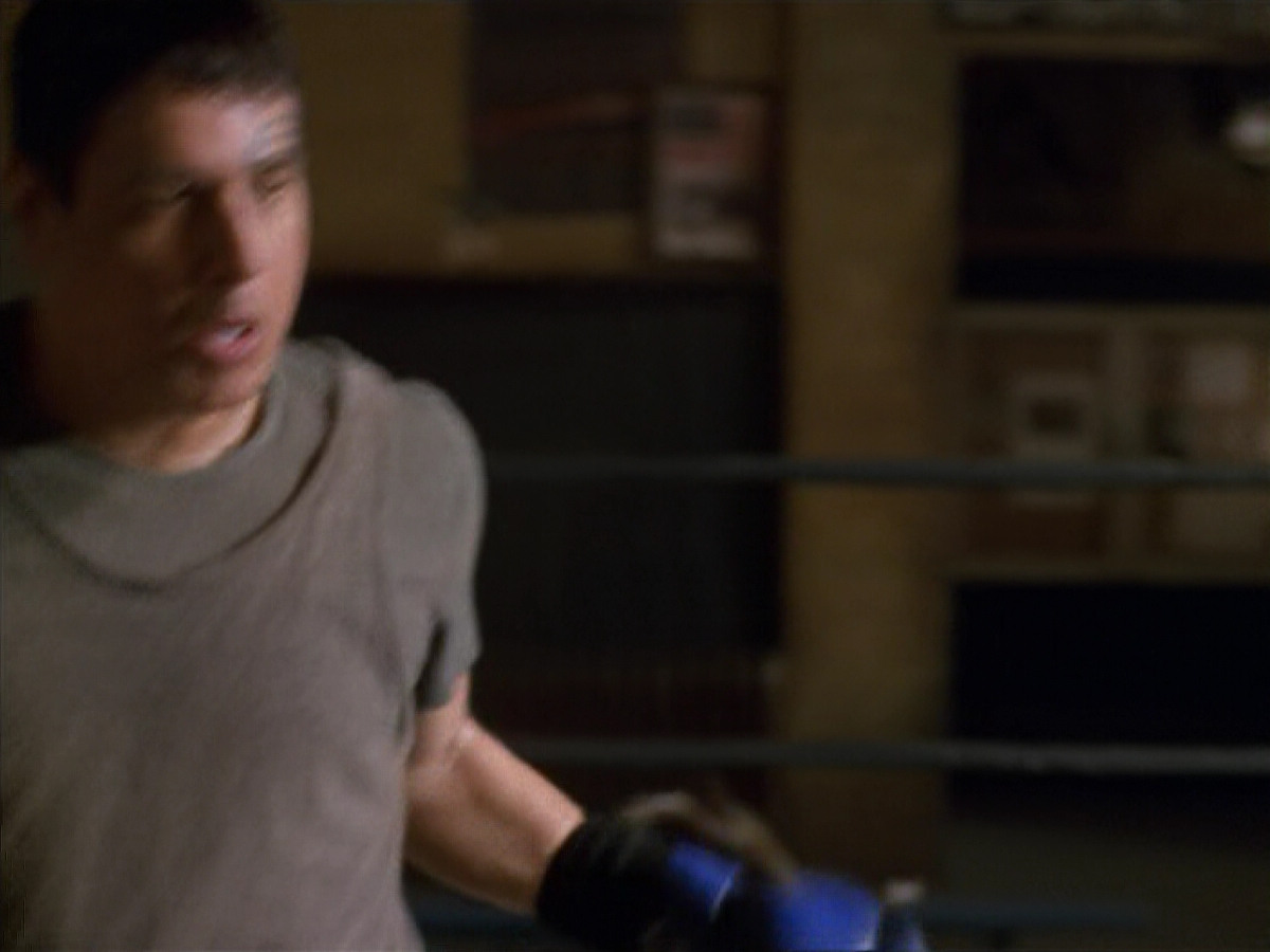 extant_StarTrek_VOY_5x19-TheFight_00507.jpg