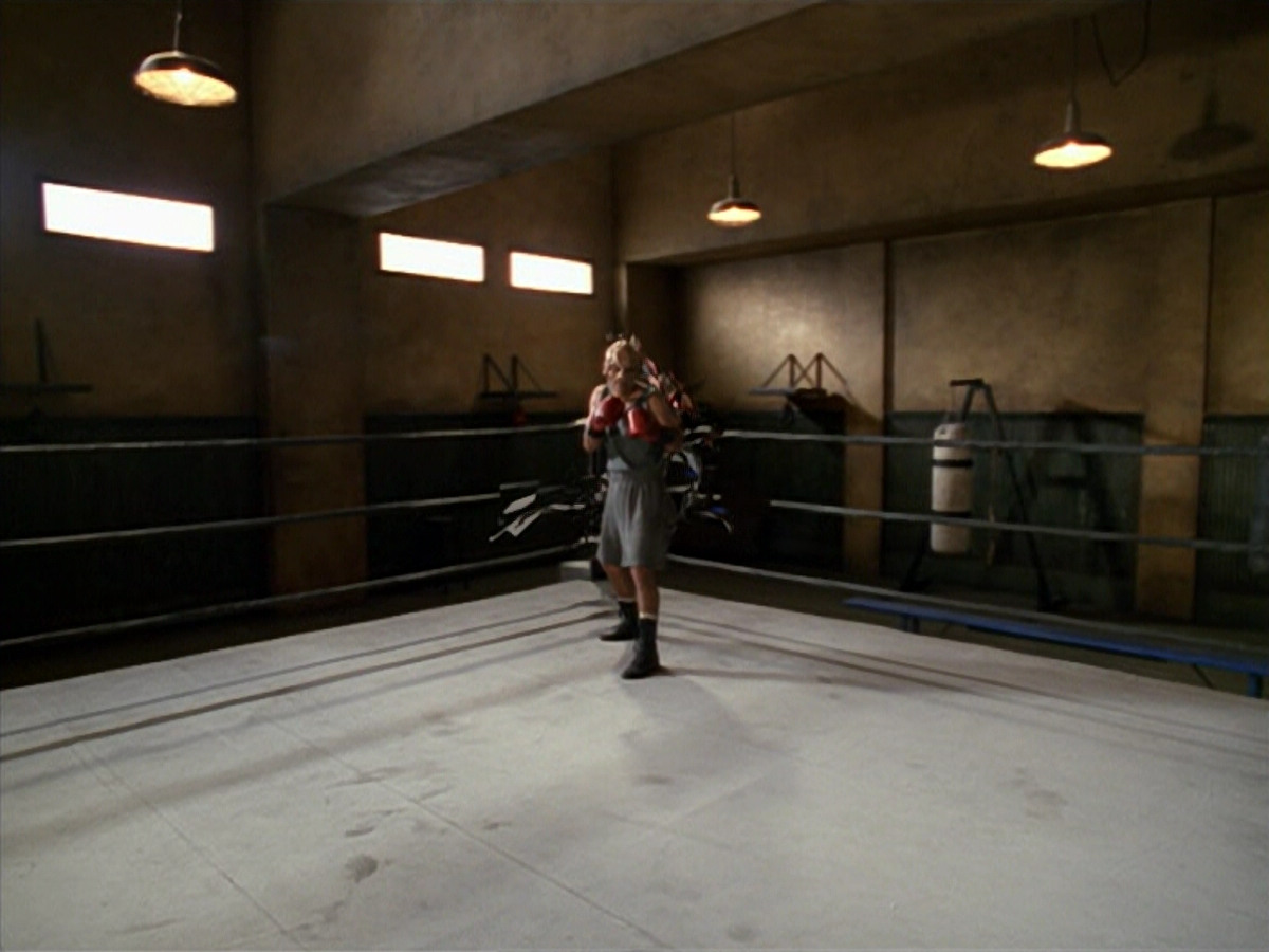 extant_StarTrek_VOY_5x19-TheFight_00513.jpg