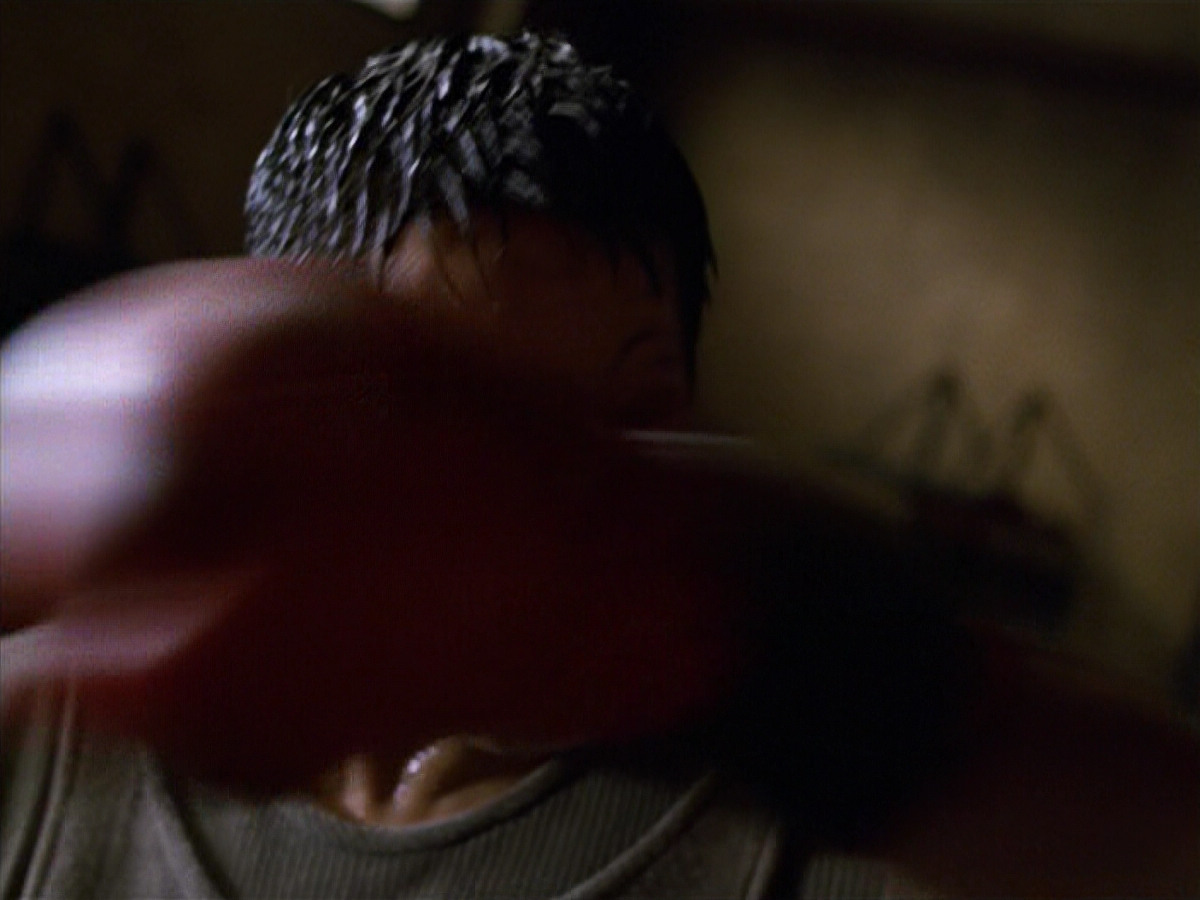 extant_StarTrek_VOY_5x19-TheFight_00524.jpg