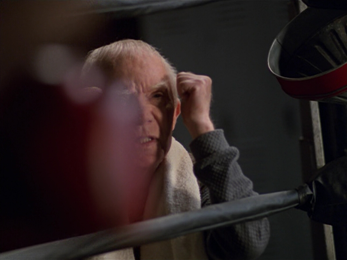 extant_StarTrek_VOY_5x19-TheFight_00526.jpg