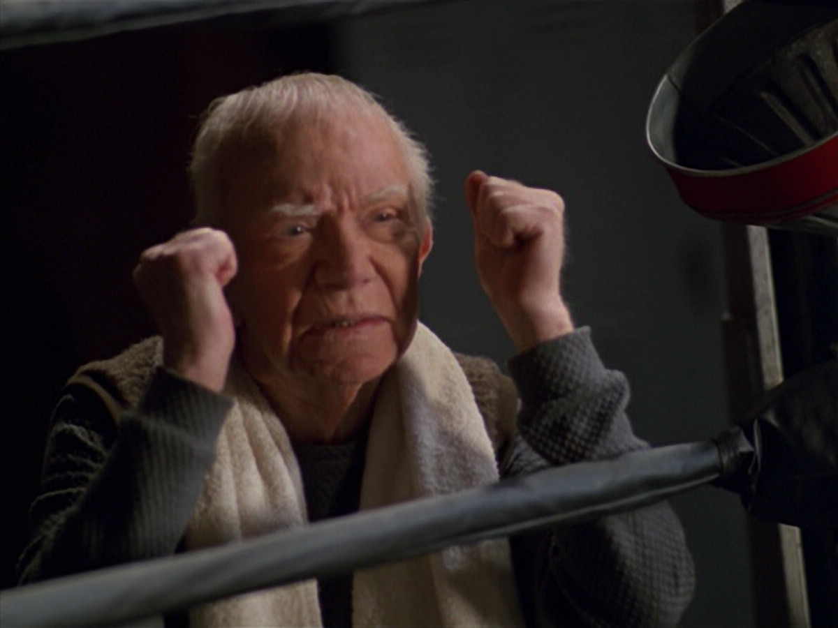 extant_StarTrek_VOY_5x19-TheFight_00530.jpg
