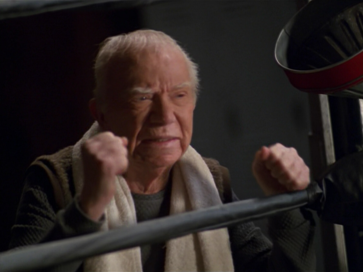 extant_StarTrek_VOY_5x19-TheFight_00535.jpg